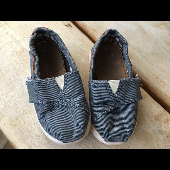 Buy☝️get☝️Toms Blue jean slip on’s & B.O.C sandals - Picture 8 of 8
